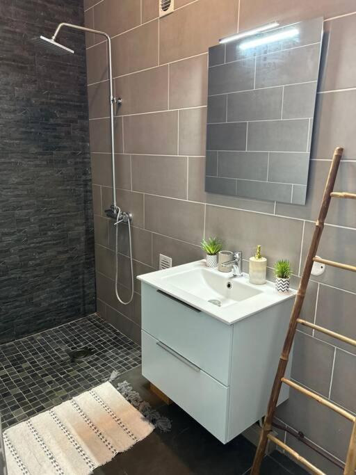 Appartement A 2 Pas De La Plage De Terre Sainte Экстерьер фото